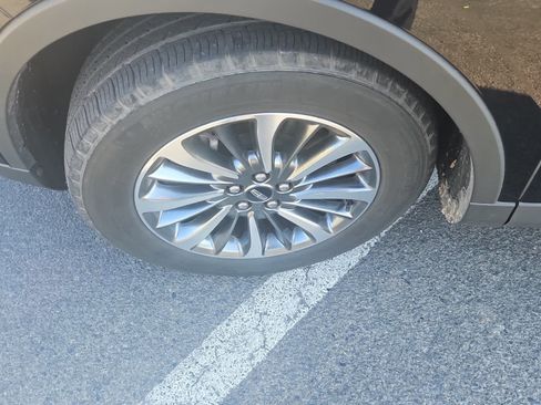 Used 2023 Lincoln Nautilus AWD w/ Premium Package image 3