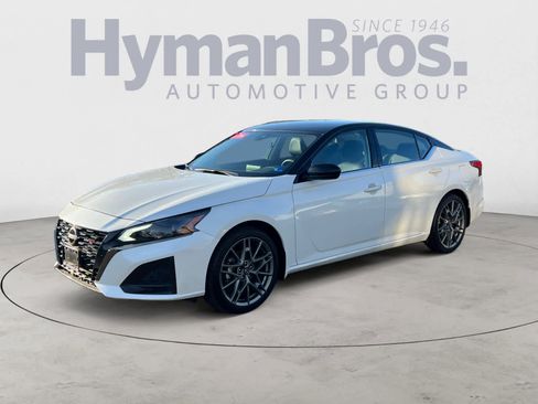 Certified 2025 Nissan Altima 2.5 SR image 8