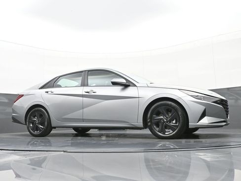 Used 2023 Hyundai Elantra SEL w/ Preferred Accessory Package image 34