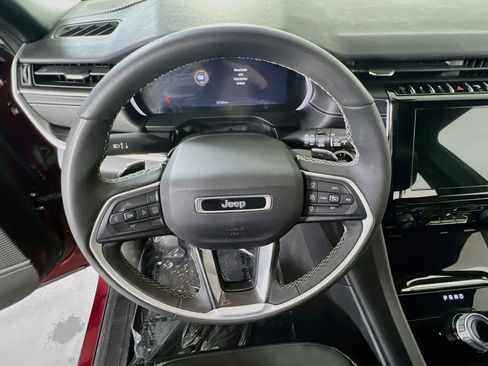 Used 2023 Jeep Grand Cherokee L Laredo image 11