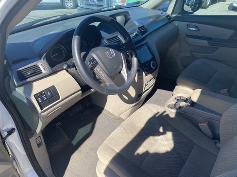 Used 2017 Honda Odyssey SE image 9