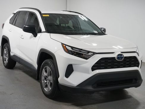 Certified 2024 Toyota RAV4 LE AWD/4WD image 3