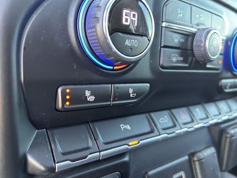 Used 2022 Chevrolet Silverado 1500 LT Trail Boss w/ LT Trail Boss Premium Package image 9