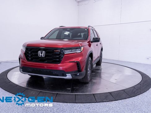 Used 2025 Honda Pilot TrailSport image 30