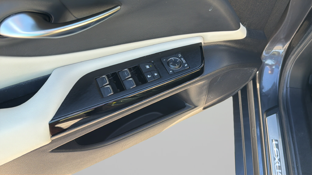Used 2023 Lexus ES 350 w/ Premium Package FWD image 10