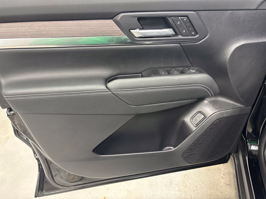 New 2027 GMC Terrain Denali w/ LPO, Floor Liner Package AWD/4WD image 16