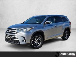 Used 2017 Toyota Highlander XLE video 1