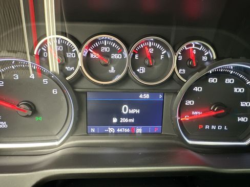 Used 2022 Chevrolet Silverado 1500 LT w/ Z71 Off-Road Package AWD/4WD image 19