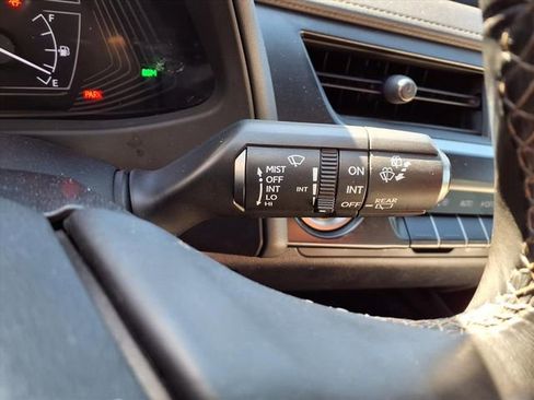 Used 2020 Lexus UX 200 image 12