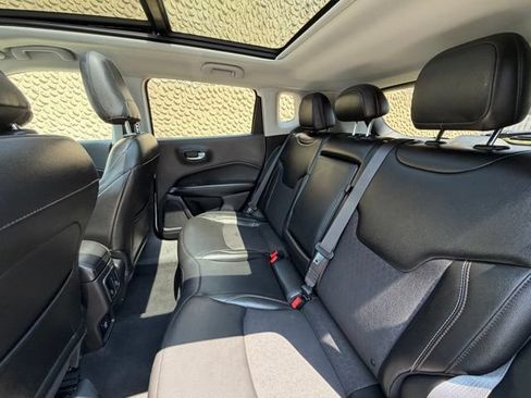 Used 2020 Jeep Compass Latitude AWD/4WD image 18