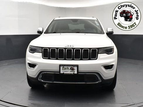 Used 2017 Jeep Grand Cherokee Limited w/ Luxury Group II image 2