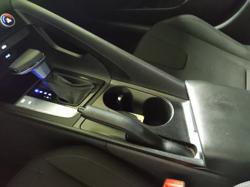 Used 2022 Hyundai Elantra SEL w/ Preferred Accessory Package FWD image 26