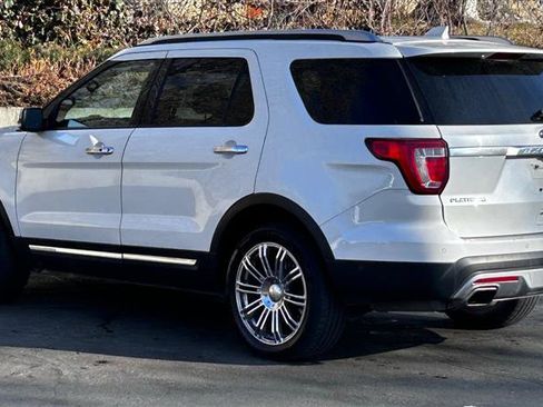 Used 2016 Ford Explorer Platinum image 3