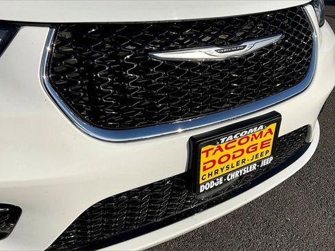 Used 2024 Chrysler Pacifica Touring-L image 31