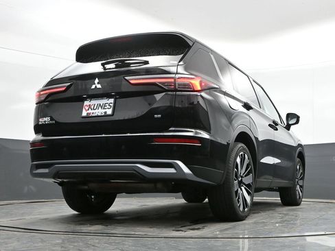Used 2025 Mitsubishi Outlander AWD image 40
