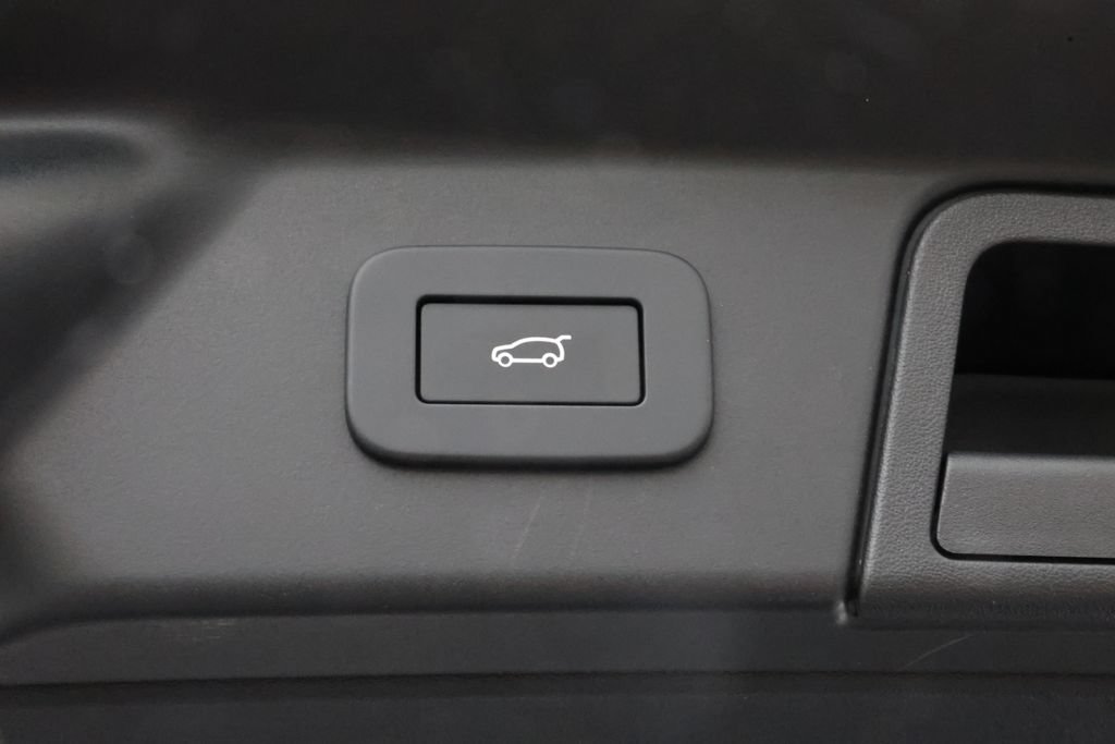 Certified 2026 Land Rover Range Rover Velar Dynamic SE AWD/4WD image 27