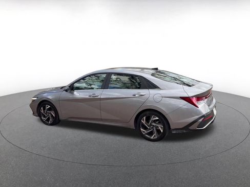 Used 2025 Hyundai Elantra Limited FWD image 10