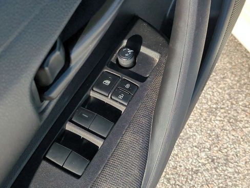 Used 2022 Toyota Corolla LE FWD image 15