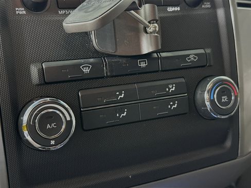 Used 2012 Nissan Frontier SL image 17