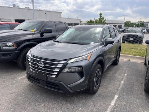 Used 2025 Nissan Rogue SV AWD/4WD image 1