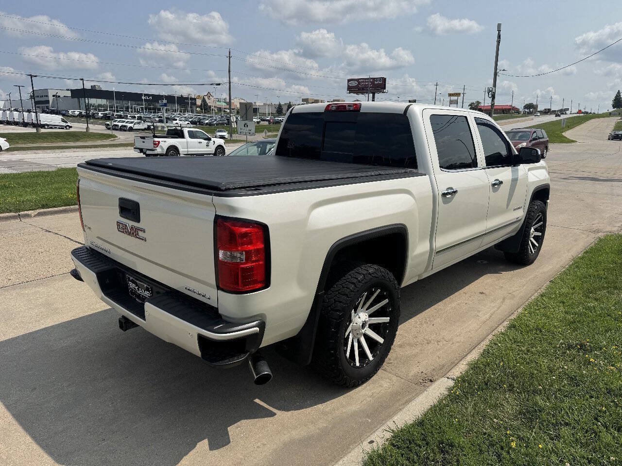 Used 2015 GMC Sierra 1500 Denali w/ Driver Alert Package AWD/4WD image 5