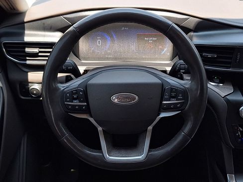Used 2020 Ford Explorer Platinum w/ Premium Technology Package AWD/4WD image 16