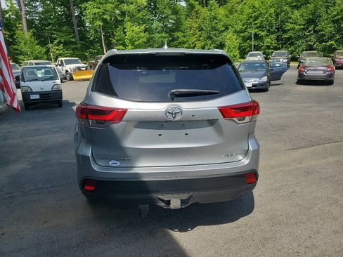 Used 2019 Toyota Highlander XLE AWD/4WD image 5