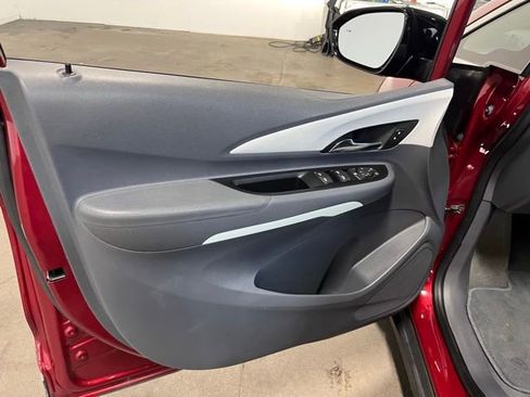 Used 2021 Chevrolet Bolt LT image 24