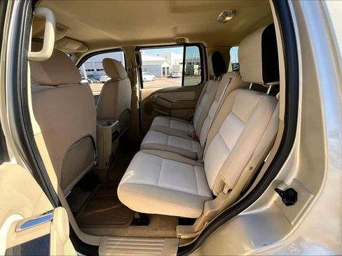 Used 2006 Ford Explorer XLT image 19