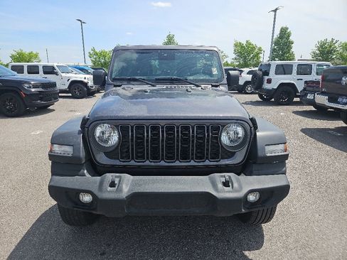 Used 2024 Jeep Wrangler Unlimited Sport AWD/4WD image 2