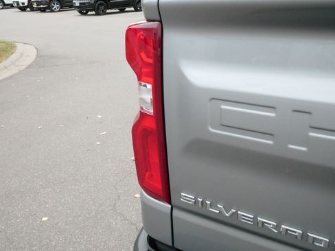 Used 2024 Chevrolet Silverado 1500 LTZ AWD/4WD image 17