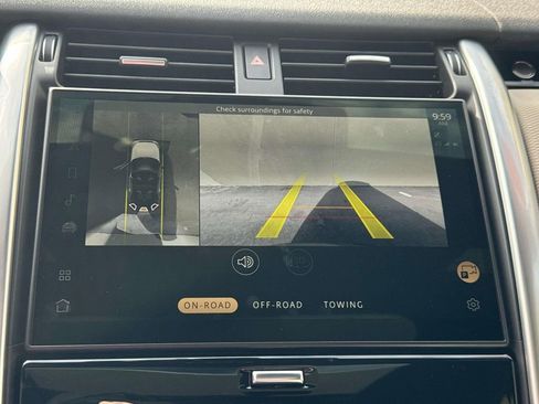 Used 2023 Land Rover Discovery S R-Dynamic image 28