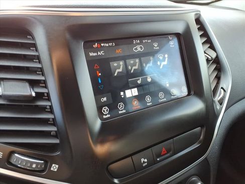 Used 2020 Jeep Cherokee Latitude Plus image 23