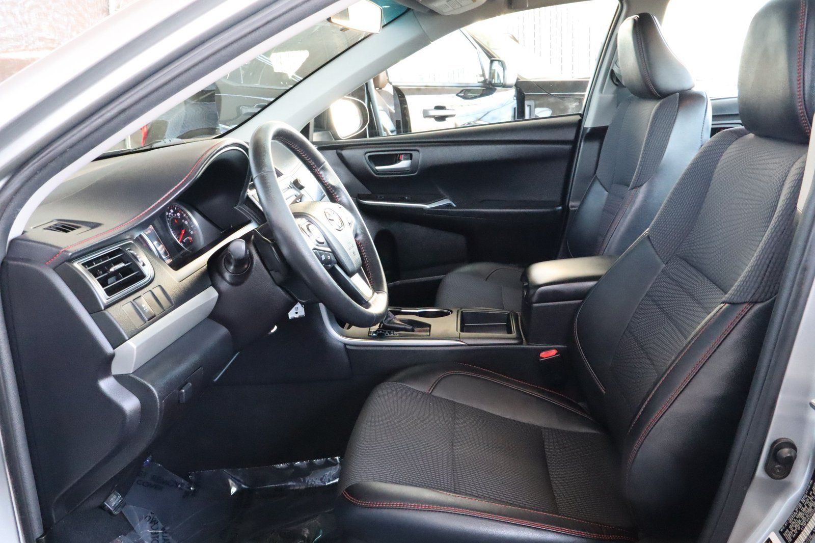 Used 2017 Toyota Camry SE FWD image 20