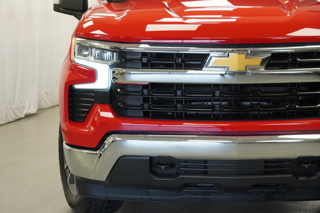 Used 2024 Chevrolet Silverado 1500 LT AWD/4WD image 10