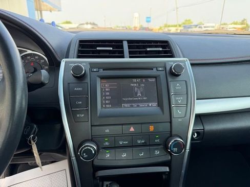 Used 2017 Toyota Camry XLE FWD image 13