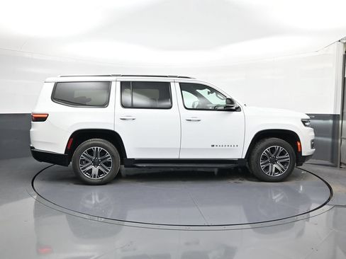 Used 2024 Jeep Wagoneer Series II w/ Flexible Seating Group RWD image 8