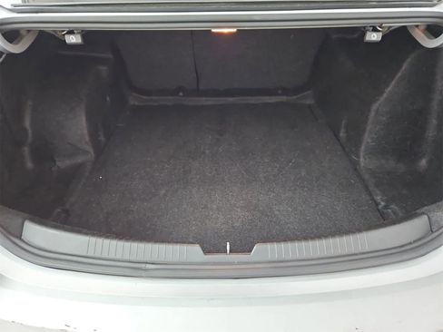 Used 2022 Chevrolet Malibu LT image 34