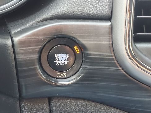 Used 2019 Jeep Grand Cherokee Laredo AWD/4WD image 14
