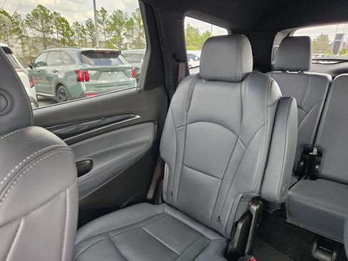Used 2024 Buick Enclave Premium image 29