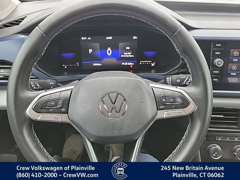Certified 2022 Volkswagen Taos SE AWD/4WD image 5