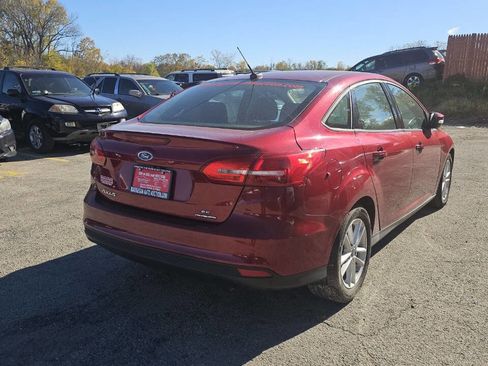 Used 2016 Ford Focus SE w/ SE Power Seat Package image 4