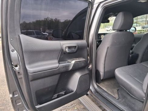 Used 2019 Toyota Tacoma TRD Off-Road w/ Technology Package image 5