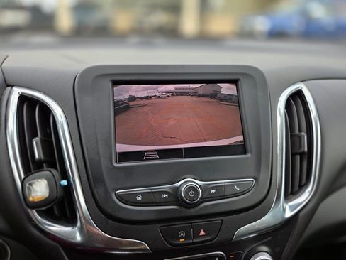 Used 2022 Chevrolet Equinox LT FWD image 23