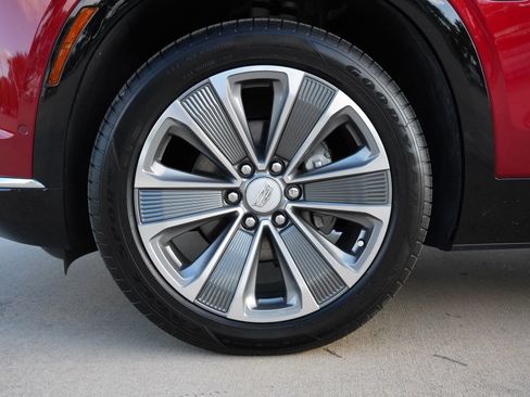 New 2026 Cadillac Vistiq Luxury w/ LPO, Floor Liner Package AWD/4WD image 29