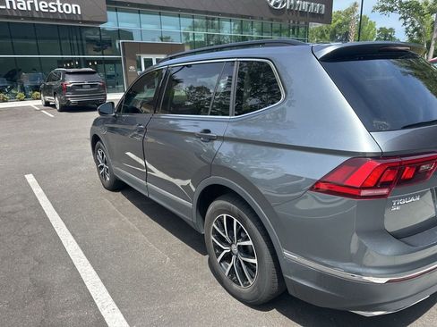 Used 2021 Volkswagen Tiguan SE w/ Panoramic Sunroof Package image 3