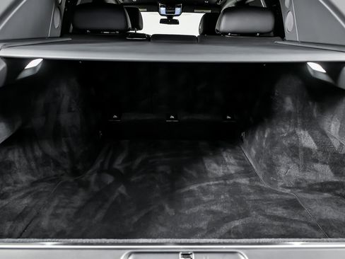 Used 2022 Rolls-Royce Cullinan w/ Dark Exterior Package image 16