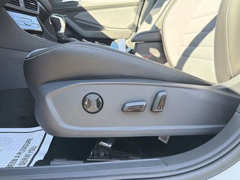 New 2026 Volkswagen Jetta SE FWD image 22