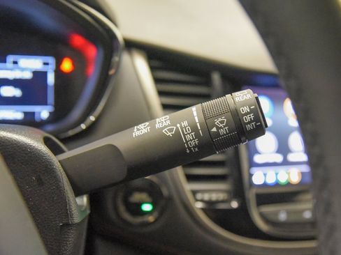 Used 2020 Chevrolet Trax LT w/ LT Convenience Package image 21