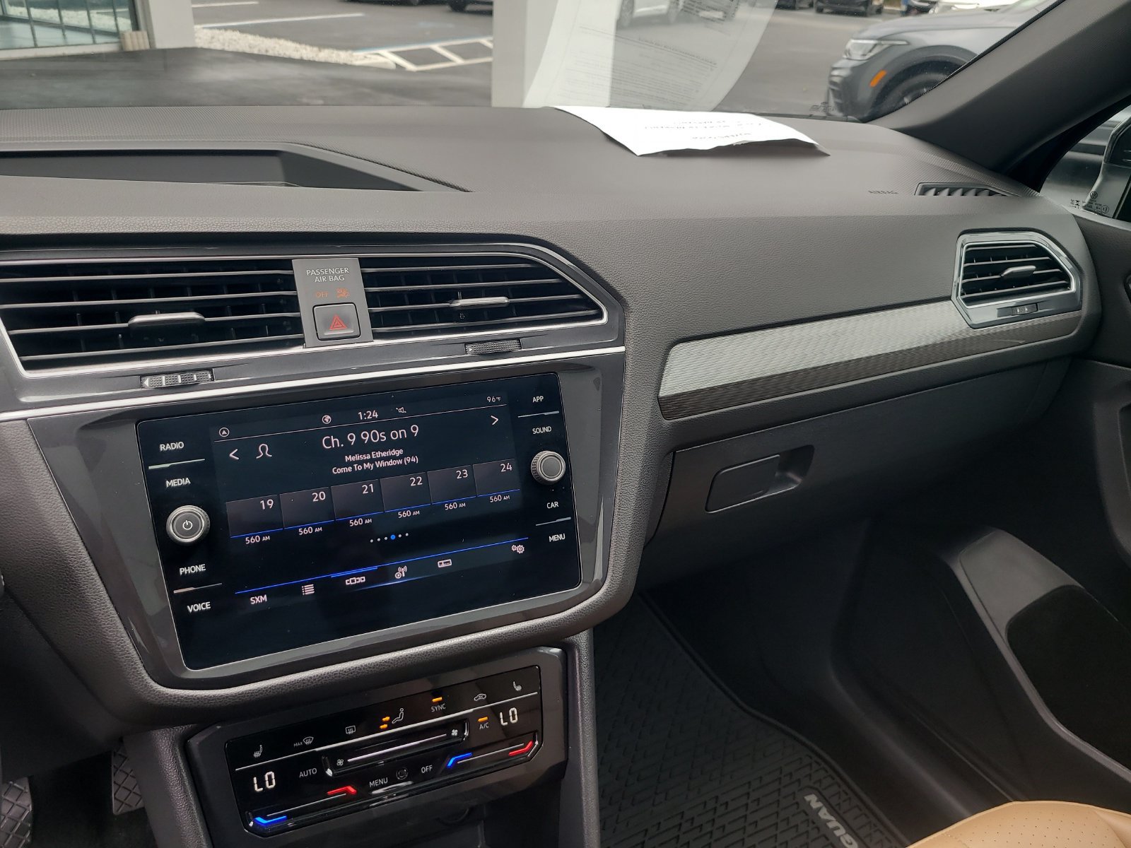 Used 2024 Volkswagen Tiguan SE w/ Panoramic Sunroof Package FWD image 20